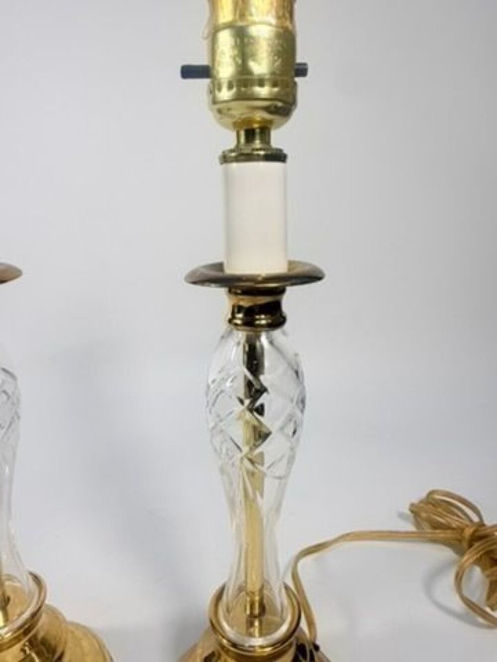 Pair Candlestick Lamps Boudoir Table Buffet Cut Crystal Brass Vintage Traditiona - Picture 4 of 16